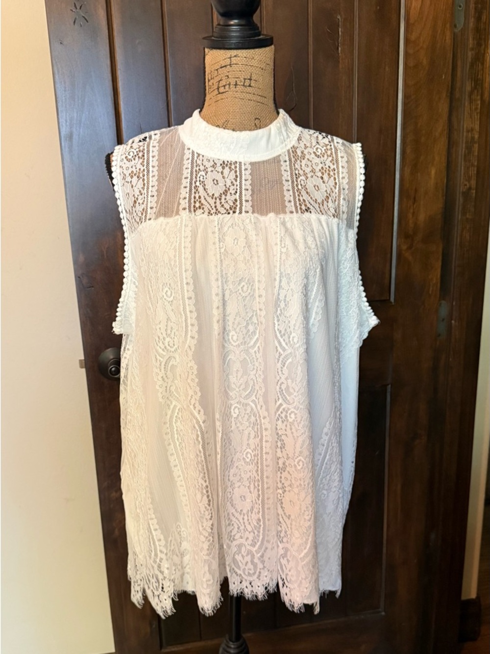 Women’s White Lace Sleeveless Lace Blouse